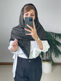 روسری قواره ۱۰۰ حریر نخ مشکی با طرح طلایی ایستایی بینظیر و بدون لغزش