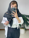 روسری قواره ۱۰۰ حریر نخ مشکی با طرح طلایی ایستایی بینظیر و بدون لغزش